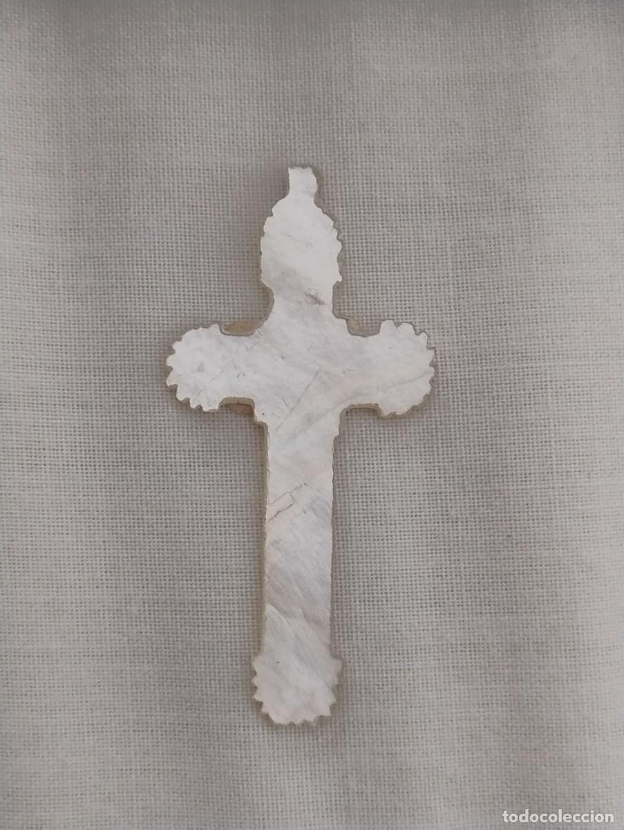 Antig&uuml;edades: PRECIOSA CRUZ de NACAR UNOS 5 X 2 CM