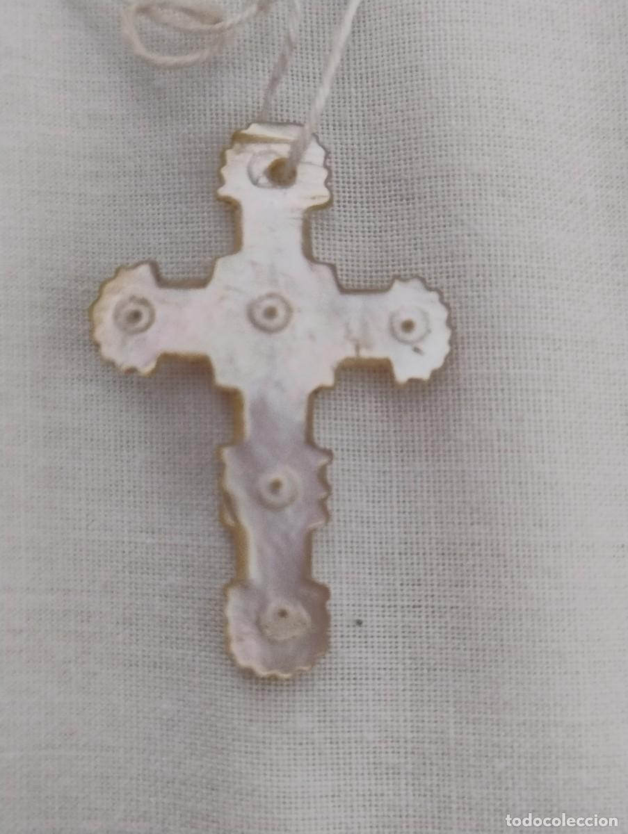 Antig&uuml;edades: PRECIOSA CRUZ de NACAR UNOS 3,50 X 2 CM