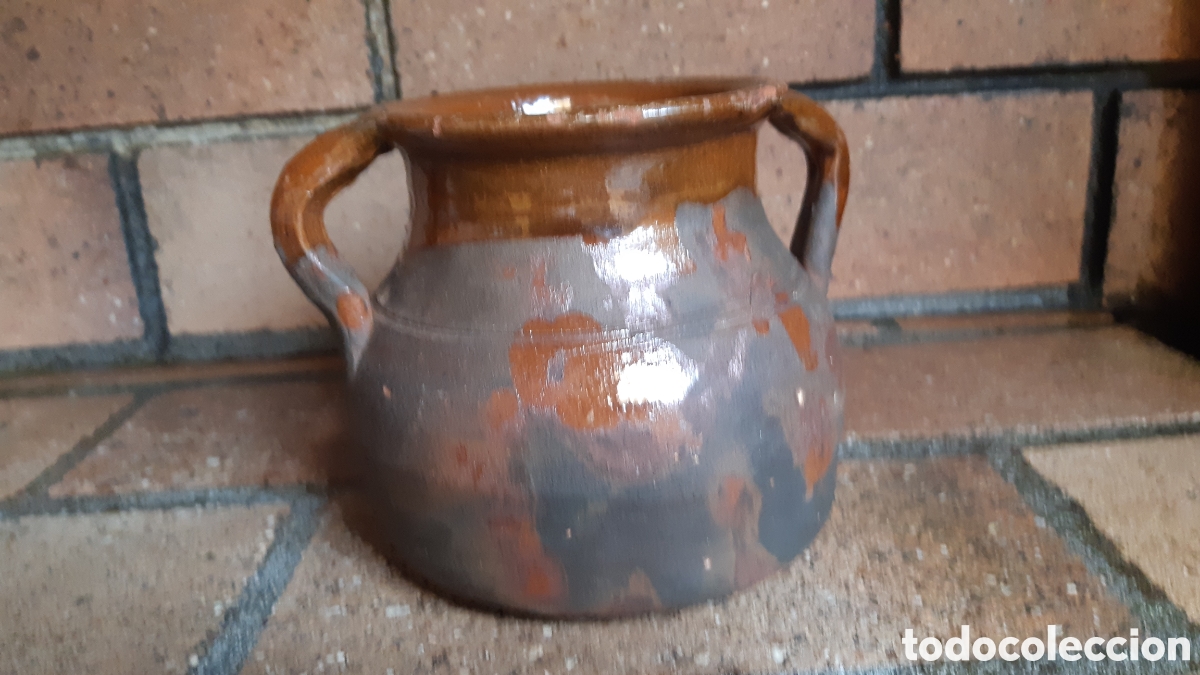 Antig&uuml;edades: Olla peque&ntilde;a de barro rojo artesanal.