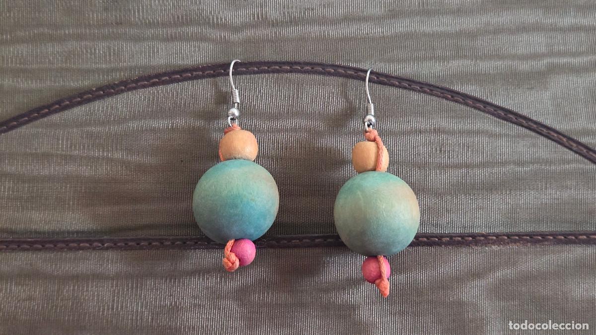 Antig&uuml;edades: pendientes colores de madera