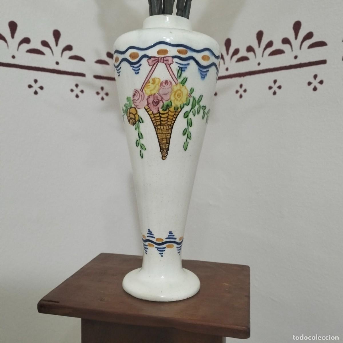 Antig&uuml;edades: FLORERO/JARR&Oacute;N MODERNISTA PINTADO A MANO,MANISES.