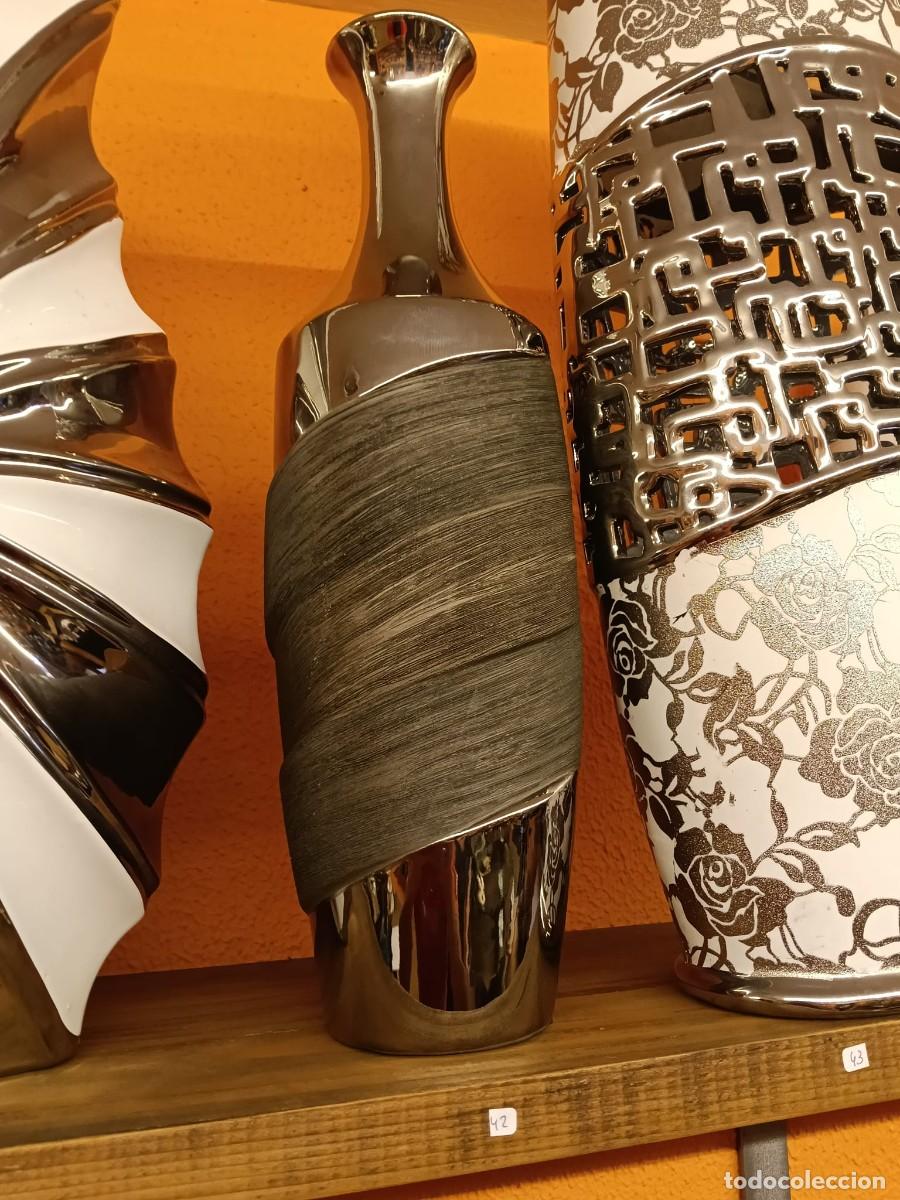 Antiguidades: Jarr&oacute;n Decorativo Contempor&aacute;neo con Acabado Plateado