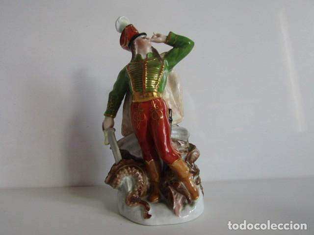 Antig&uuml;edades: PRECIOSA FIGURA DE PORCELANA REPRESENTANDO A JANOS VITEZ - PORCELANA HERENZ HUNGRIA, PINTADO A MANO