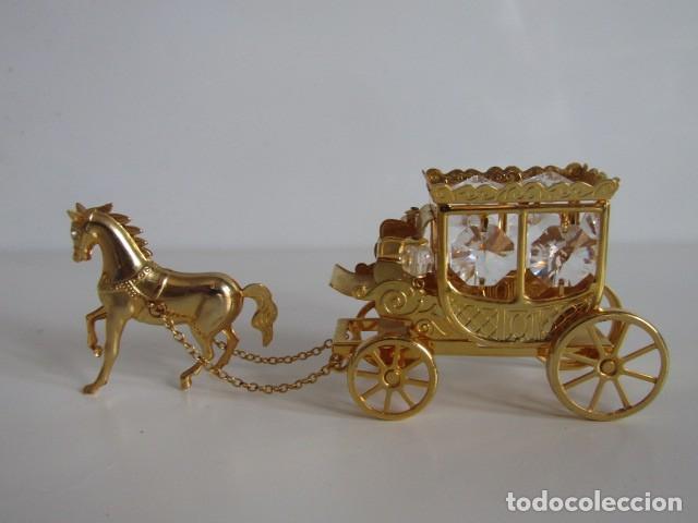 Antig&uuml;edades: PRECIOSA CALESA DE CABALLO CHAPADO EN ORO 24 KT Y CRISTALES DE SWAROVSKI RAR