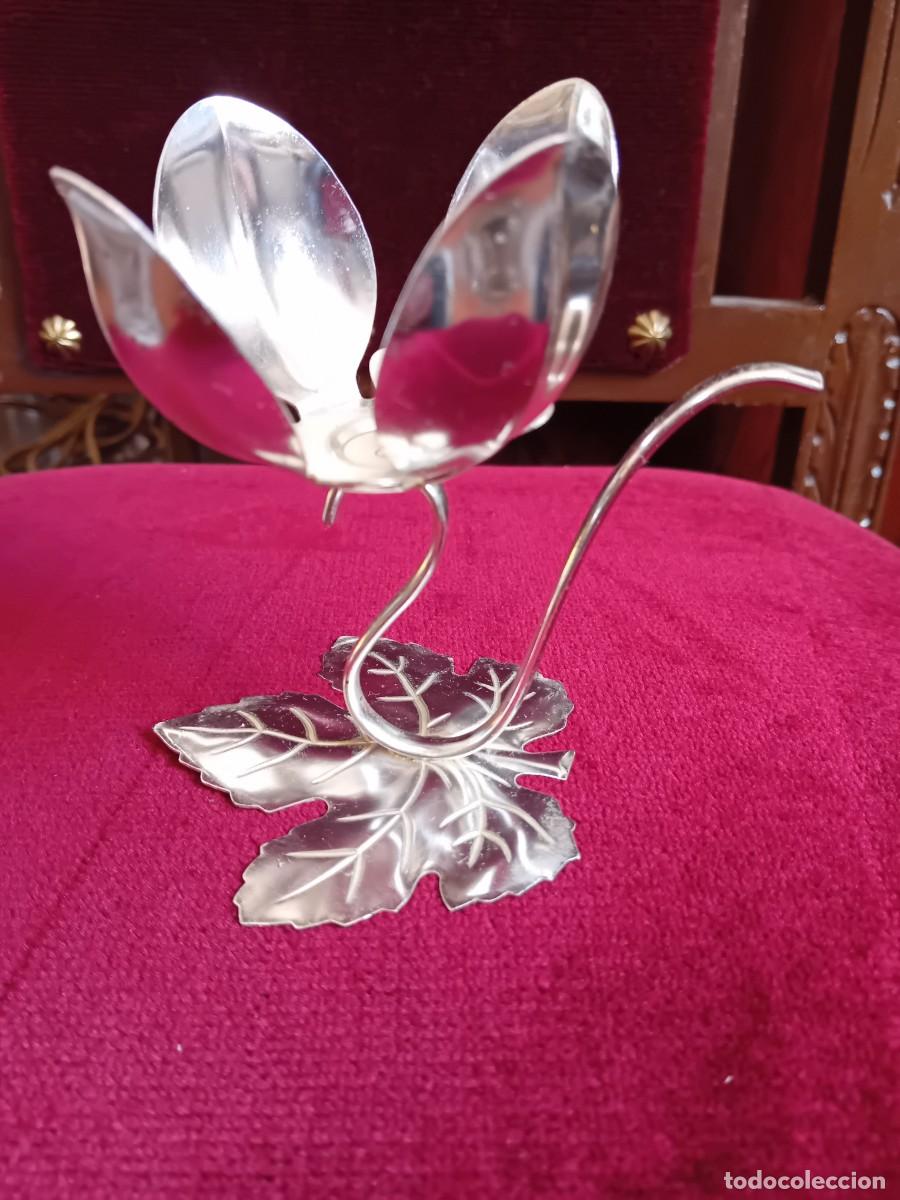 Antig&uuml;edades: Flor con hoja tipo palmatoria, ba&ntilde;ada en plata marcado Quist W Germany