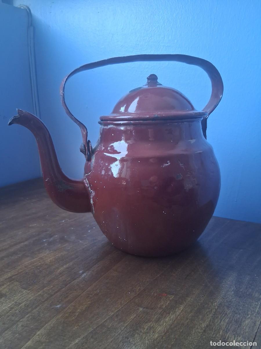 Antig&uuml;edades: Antigua jarra tetera para te caf&eacute; metal esmaltado esmalte chapa roja cocina