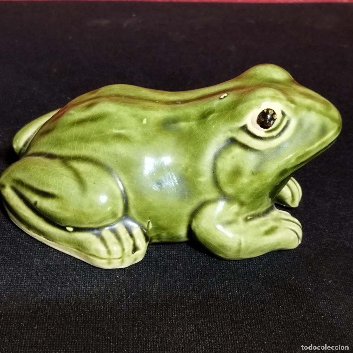 Antig&uuml;edades: FIGURA DE RANA VERDE DE CERAMICA ESMALTADA CRAQUELADA