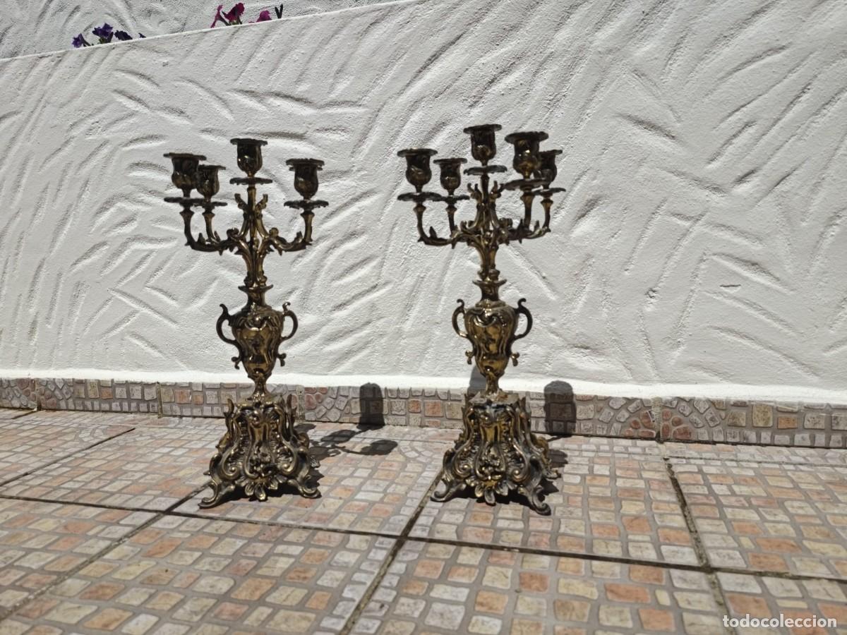 Antig&uuml;edades: Pareja de candelabros de bronce macizo ornamentados de estilo barroco - Gran calidad