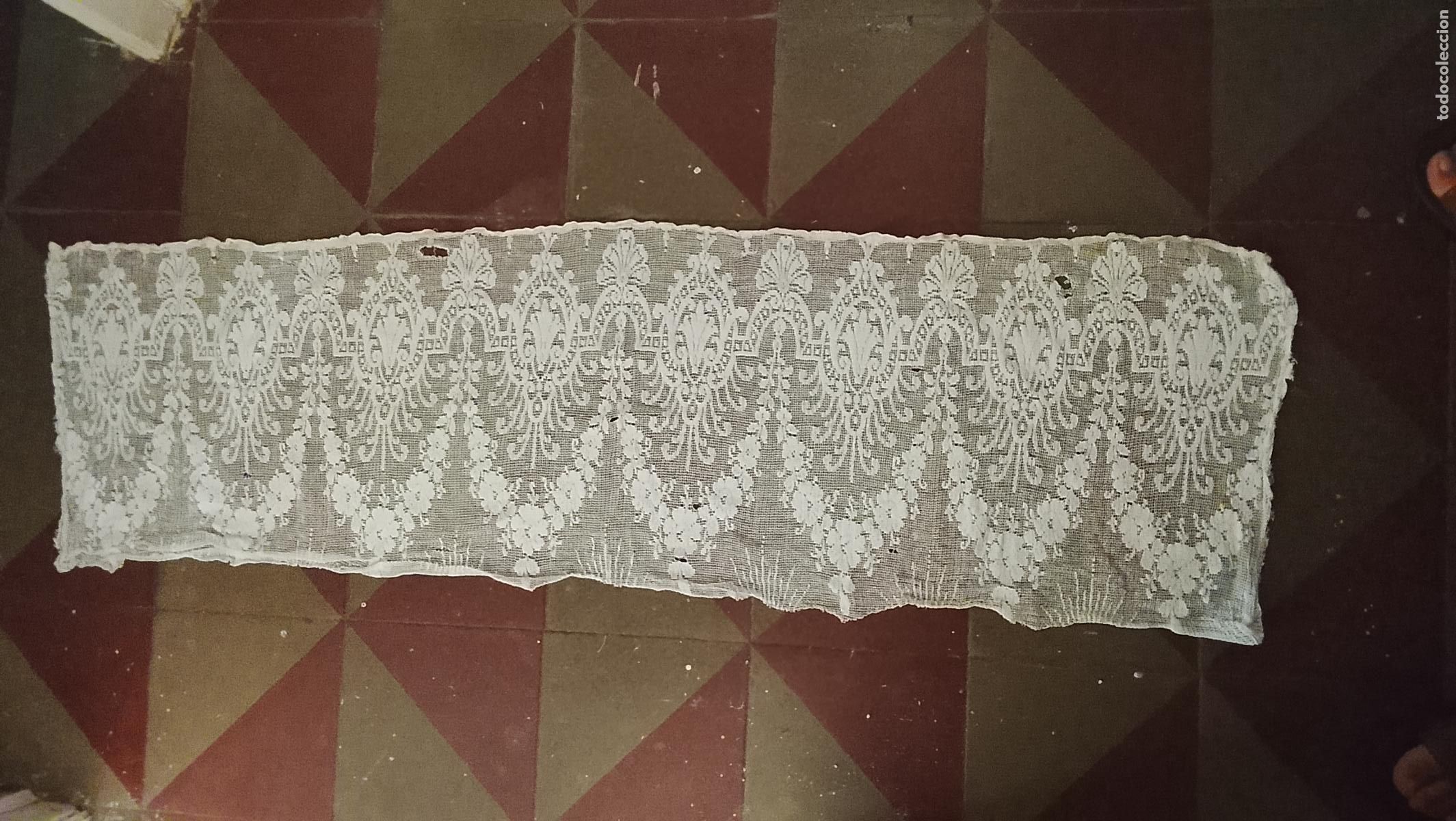 Antig&uuml;edades: 118 X 35 PA&Ntilde;O DE ALTAR IGLESIA ANTIGUO , VER FALTAS. IDEAL TOCADO SEMANA SANTA VIRGEN