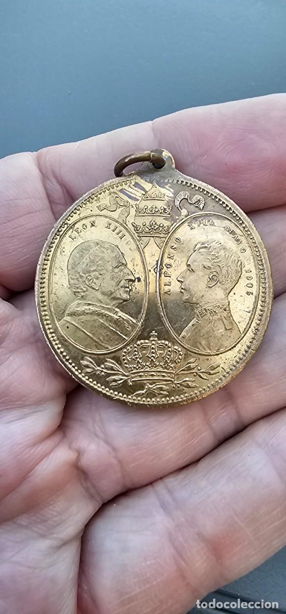 Antig&uuml;edades: Preciosa medalla visita Le&oacute;n XIII y vino milagroso