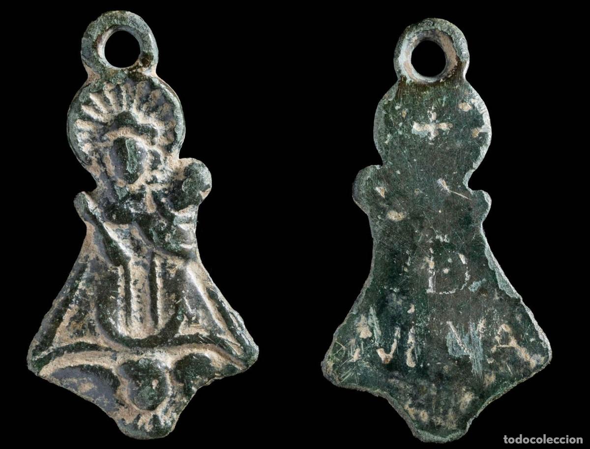 Antig&uuml;edades: Religious Figurated Medal, XVI-XVII centuries, V. Nieva - 33x17 mm.