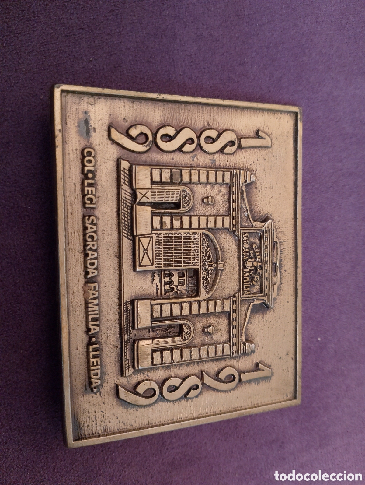 Antig&uuml;edades: Medalla colegio sagrada familia