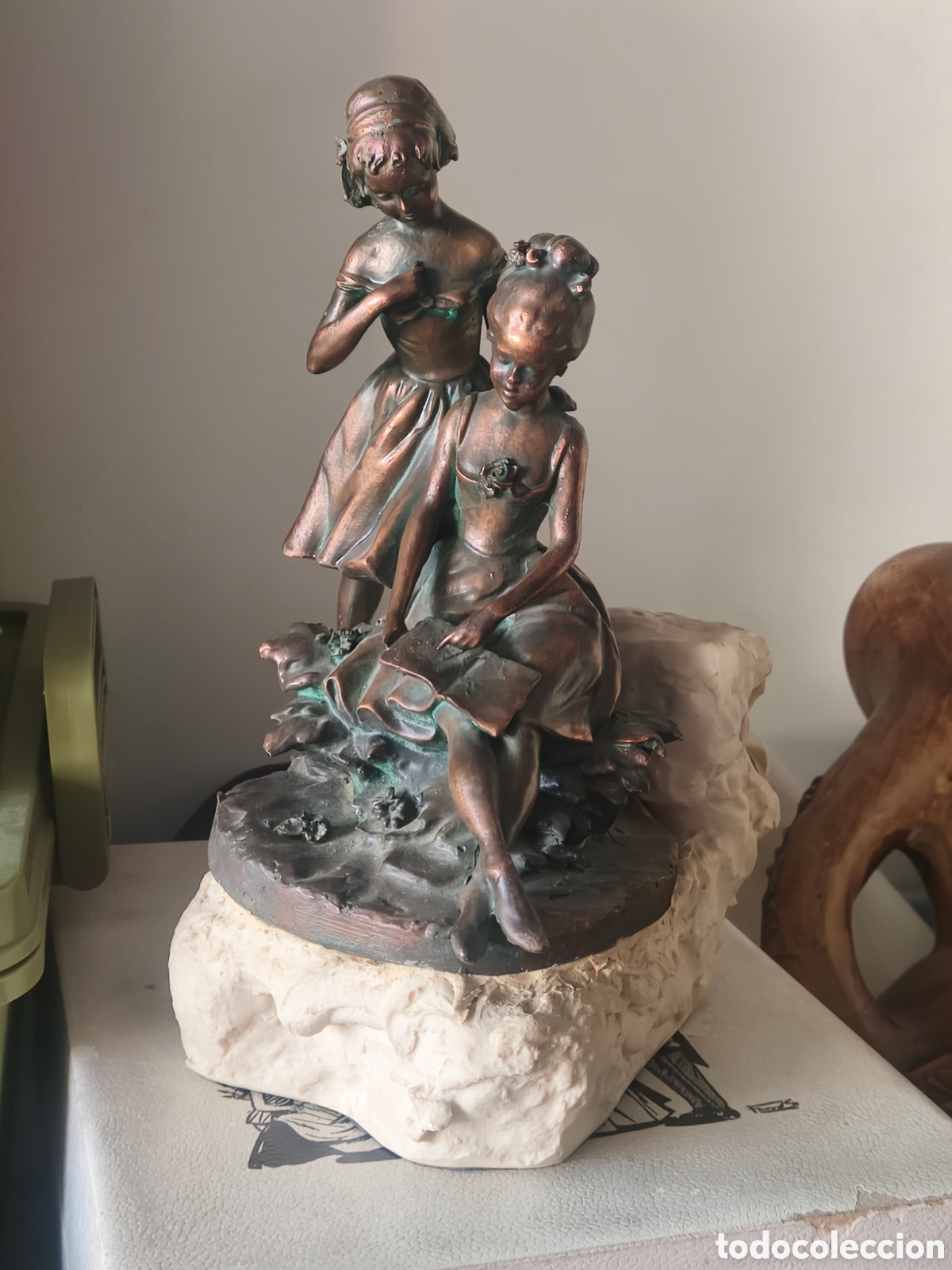 Antig&uuml;edades: Escultura en bronce con peana