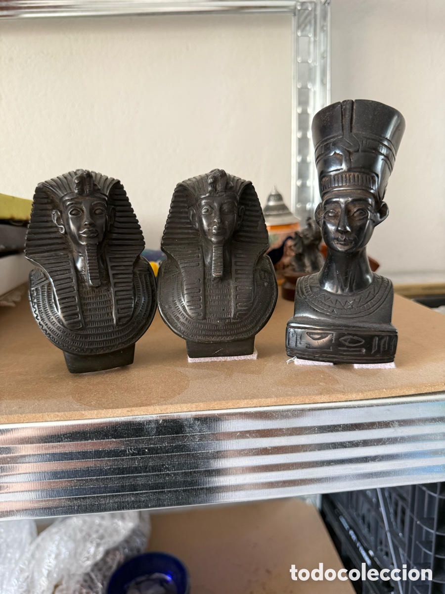 Antig&uuml;edades: Lote de 3 figuras egipcias, resina, ideal decoraci&oacute;n