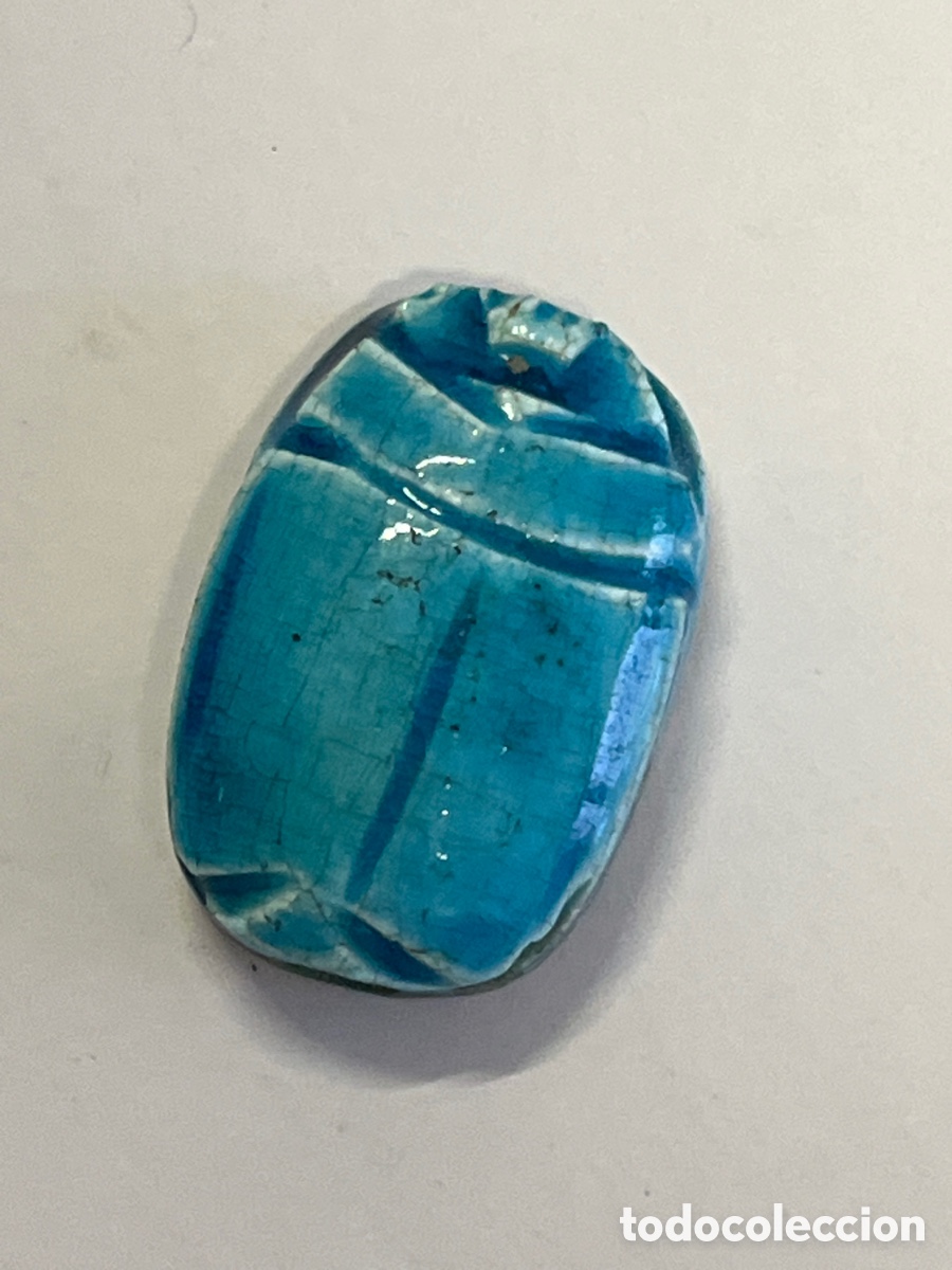 Antig&uuml;edades: AMULETO. ESCARABAJO SAGRADO. CER&Aacute;MICA VIDRIADA AZUL TURQUESA. EGIPTO.