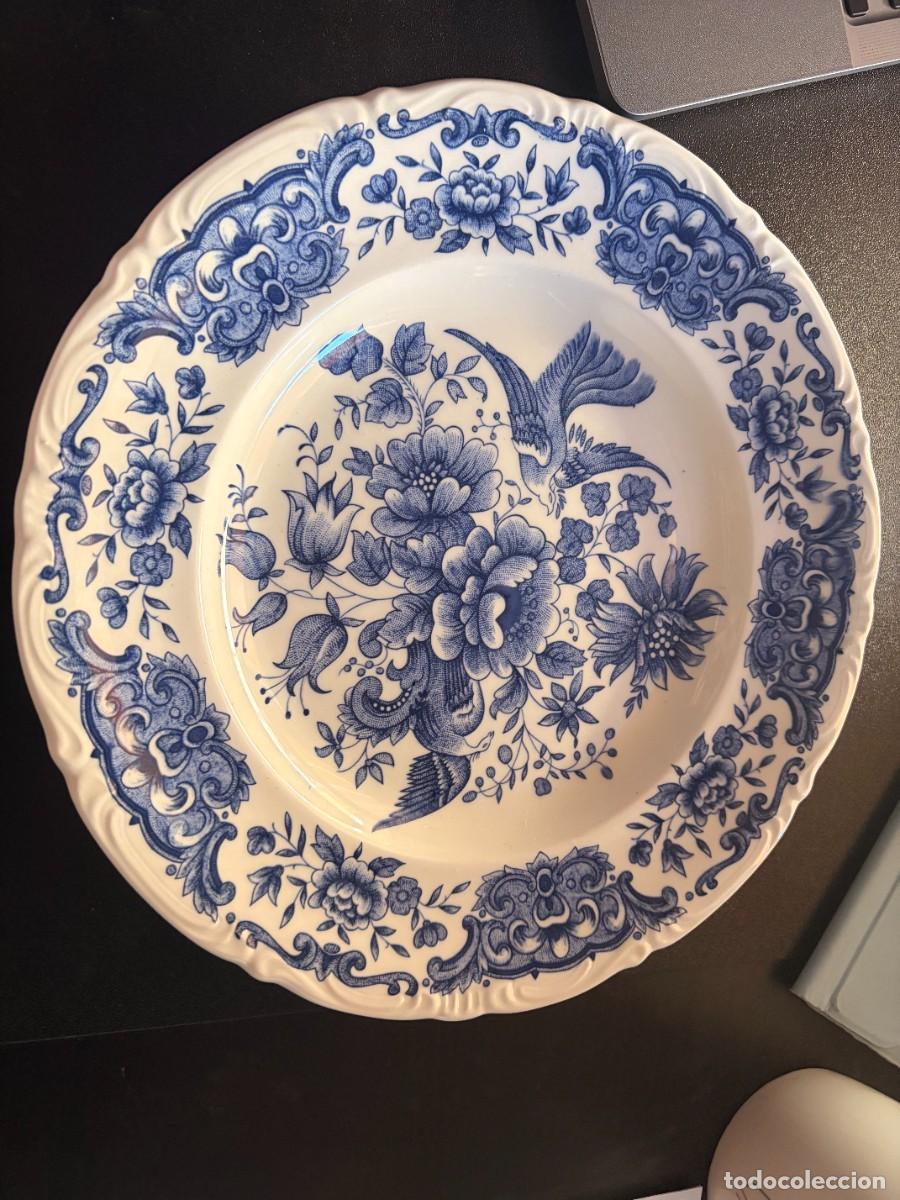 Antig&uuml;edades: PLATO HONDO ROYAL CHINA VIGO - DECORACI&Oacute;N AZUL COBALTO - AVES Y FLORES - C. 1970