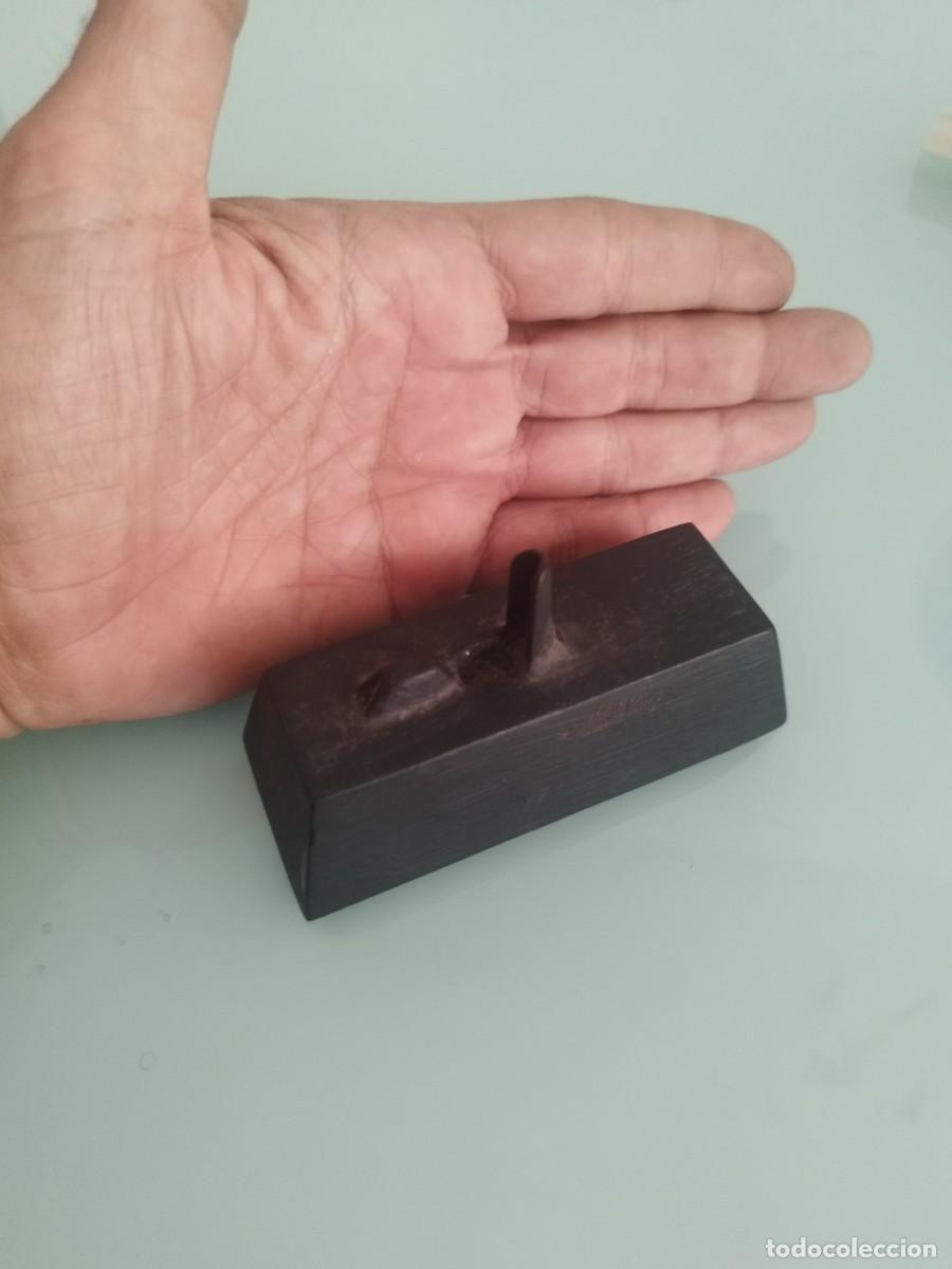 Antiques: Antigua pieza de madera, tipo peana, base a identificar.