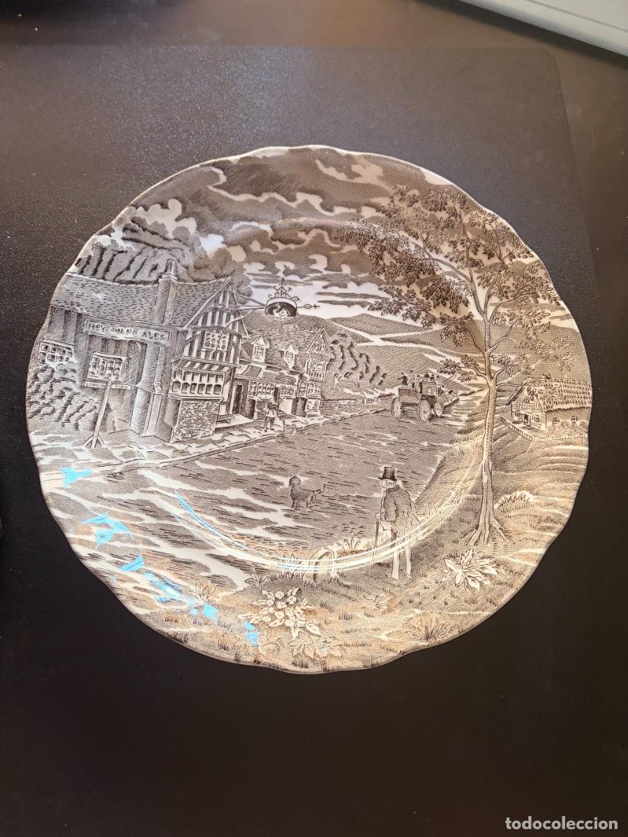 Antig&uuml;edades: PLATO DECORATIVO PONTESA ROYAL CHINA - ESCENA INGLESA CON DILIGENCIA - IMPRESI&Oacute;N NEGRO/MANGANESO
