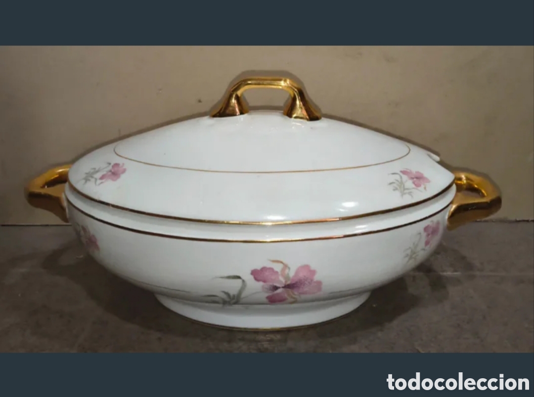 Antig&uuml;edades: Sopera de porcelana blanca con detalles dorados