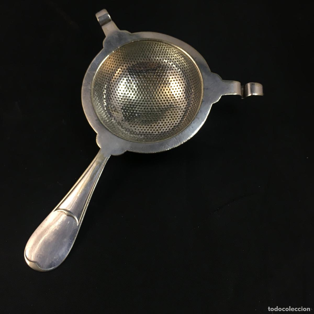 Antig&uuml;edades: Colador de t&eacute; en metal plateado. Silver plated. Christofle. Art dec&oacute;. Francia