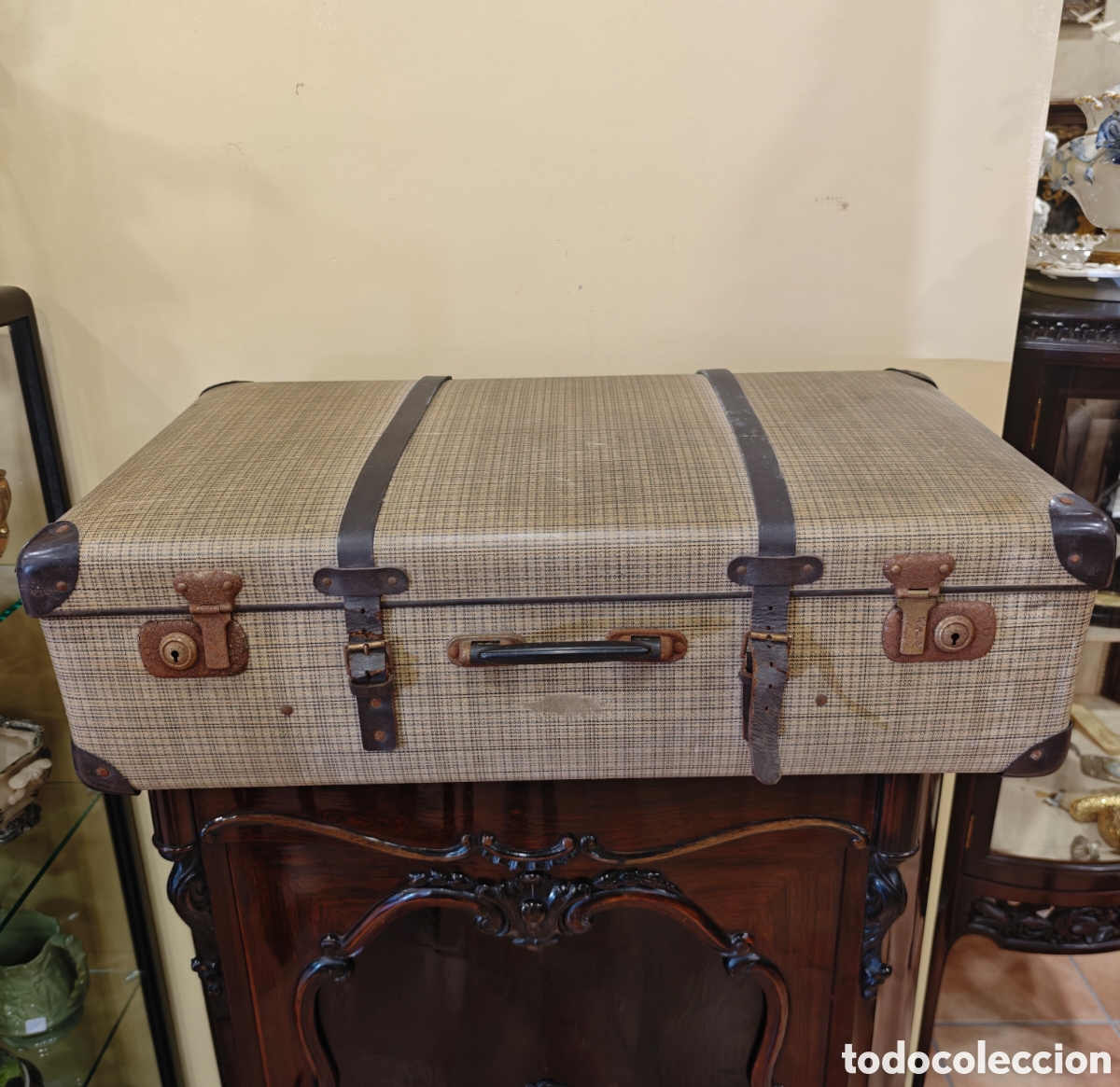 Antig&uuml;edades: Maleta semirr&iacute;gida vintage. Maleta antigua.