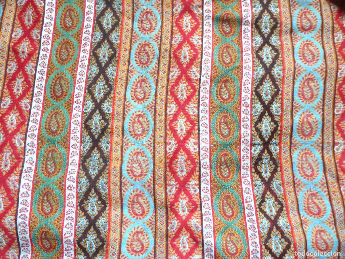 Antig&uuml;edades: ANTIGUO MANT&Oacute;N DE LANA CACHEMIR ALFOMBRADO S. XIX