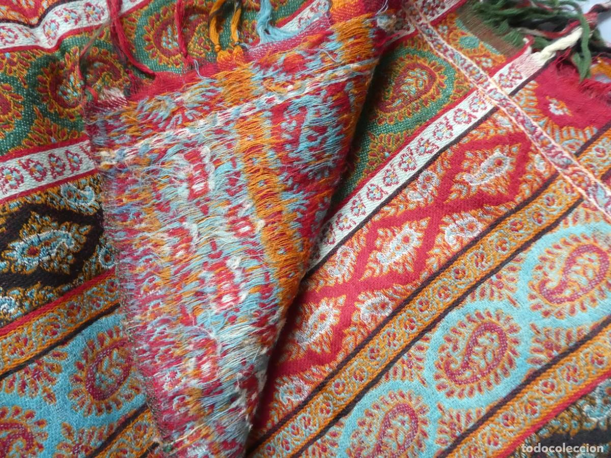 Antig&uuml;edades: ANTIGUO MANT&Oacute;N DE LANA CACHEMIR ALFOMBRADO S. XIX