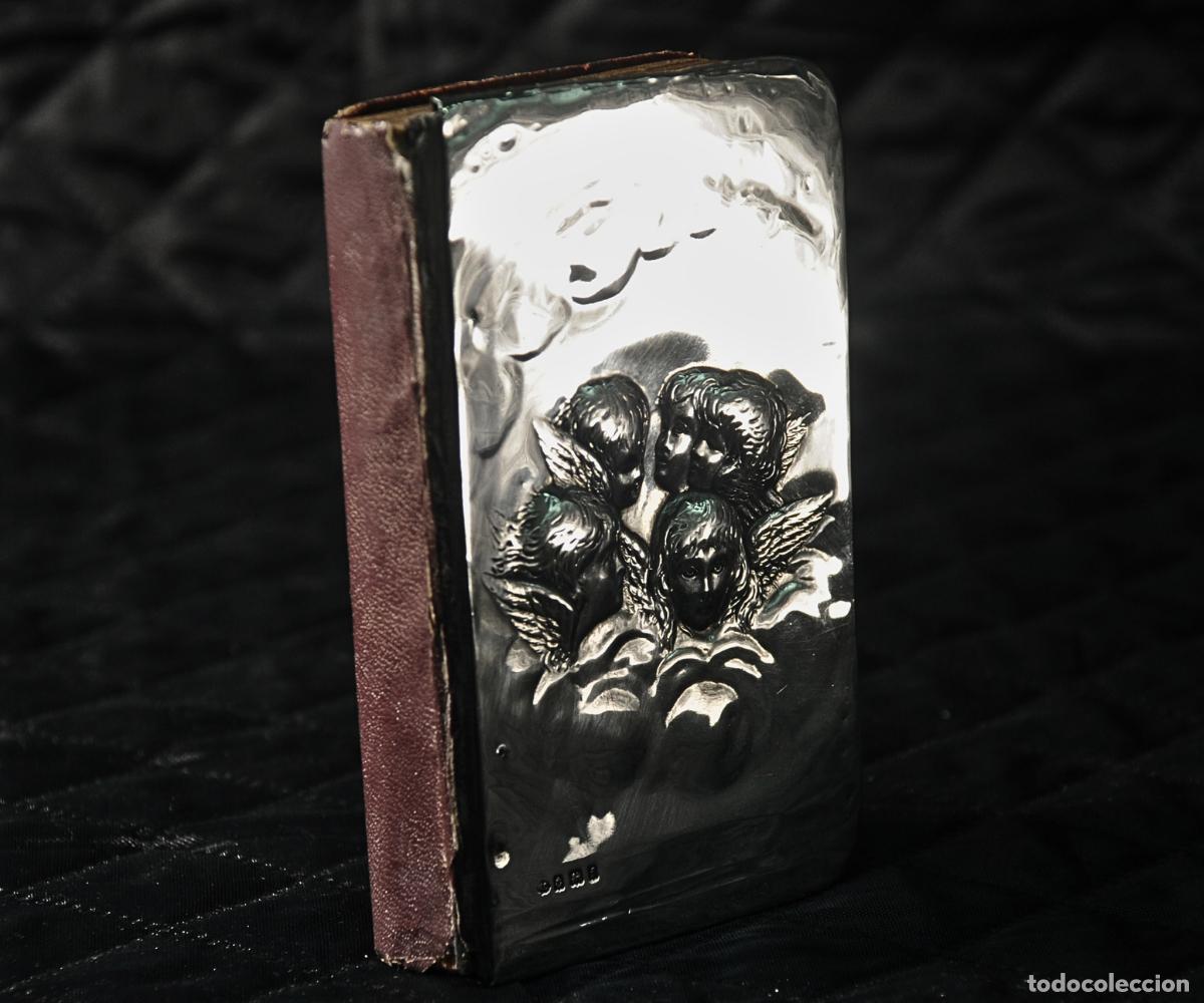 Antig&uuml;edades: Libro de oraci&oacute;n antiguo con cubierta de plata repujada y querubines - Foto 4