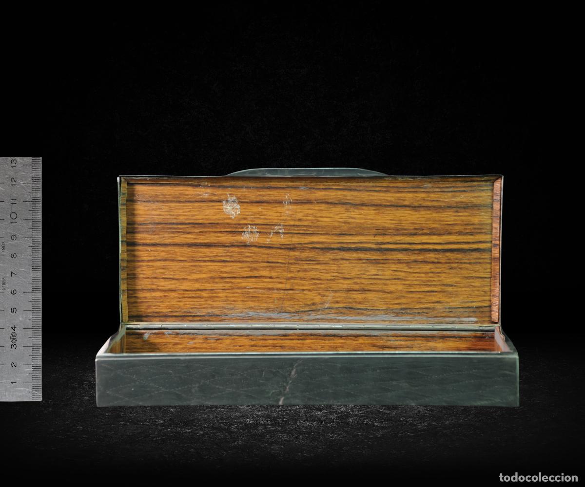 Antiques: Caja cigarrera Art D&eacute;co en metal plateado, con l&iacute;neas geom&eacute;tricas y tapa abatible