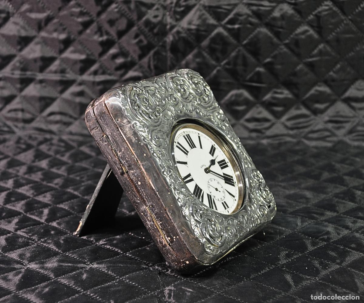 Antig&uuml;edades: Reloj de bolsillo tipo Goliath, con caja cuadrada de plata repujada