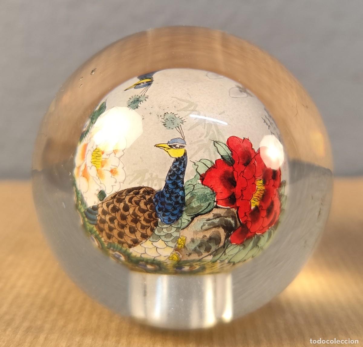 Antig&uuml;edades: Pieza decorativa de cristal macizo pintado interiormente