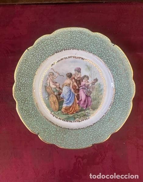Antig&uuml;edades: BONITO PLATO DE PORCELANA FRANCESA, MOTIVOS ROM&Aacute;NTICOS