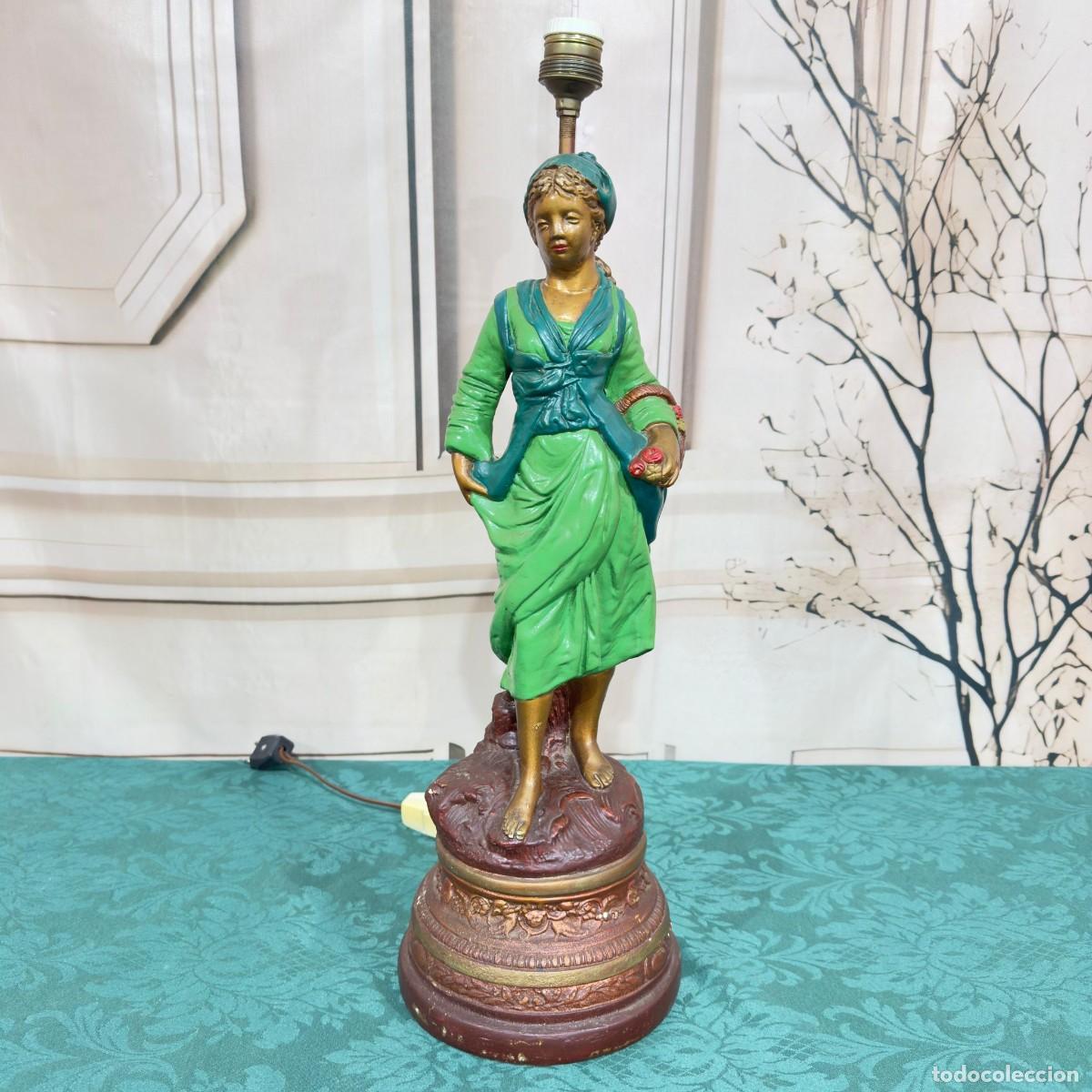Antig&uuml;edades: L&aacute;mpara de mesa o sobremesa figural.