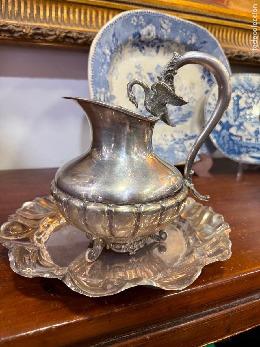 Antig&uuml;edades: ANTIGUO CONJUNTO AGUAMANIL DE ALPACA CON BA&Ntilde;O DE PLATA - MEDIDA TOTAL 26X23 CM