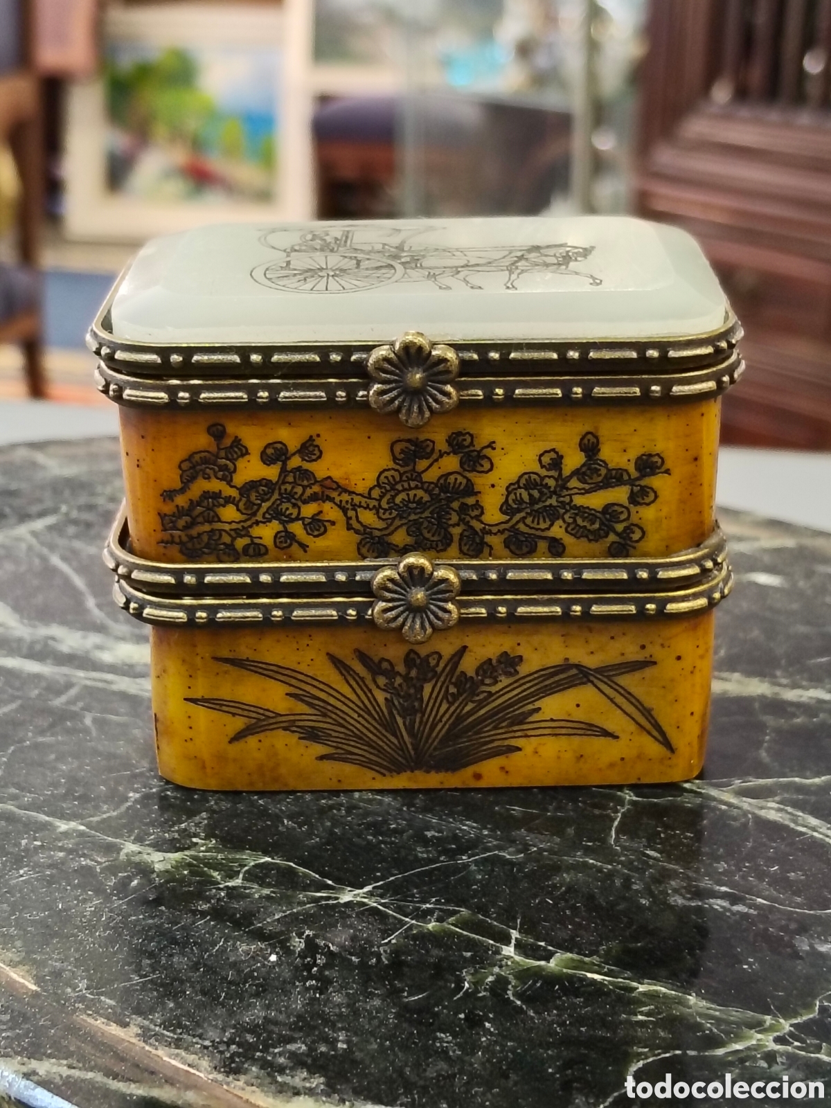 Antig&uuml;edades: joyero chino antiguo hecho de hueso de buey o yak tallado.