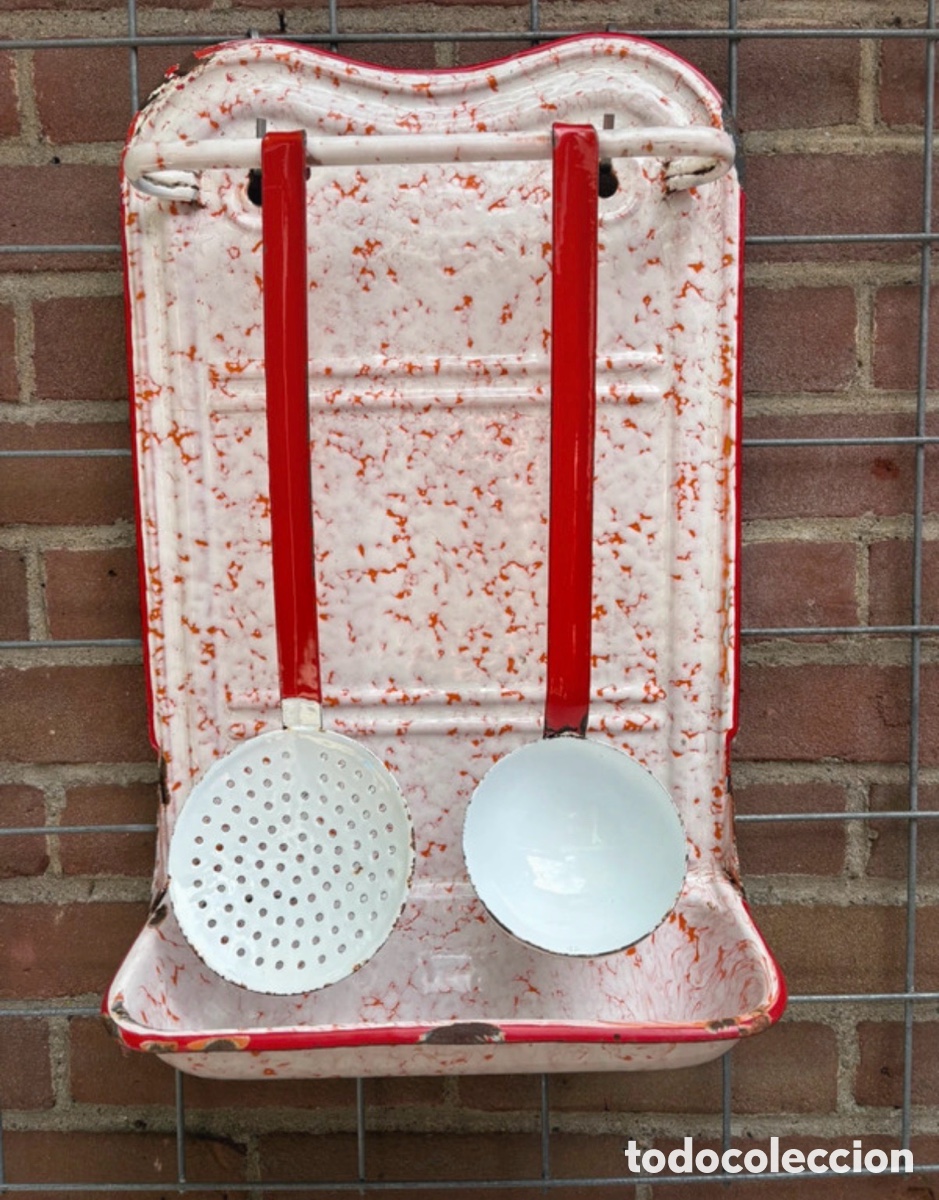 Antig&uuml;edades: Antiguo soporte de utensilios de cocina esmaltado