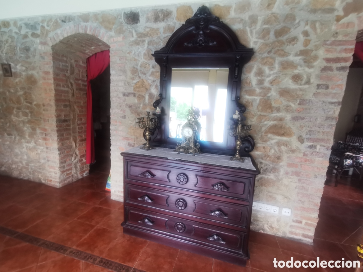 Antig&uuml;edades: Comoda antigua con espejo - Foto 2