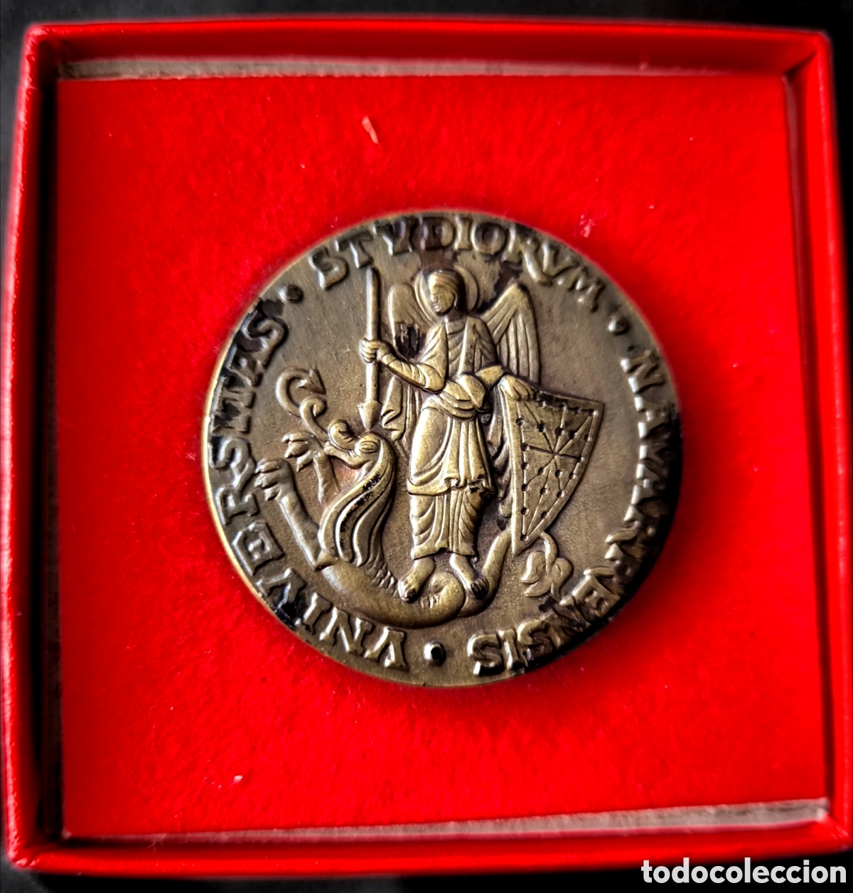 Antig&uuml;edades: MEDALLA UNIVERSIDAD NAVARRA 1966