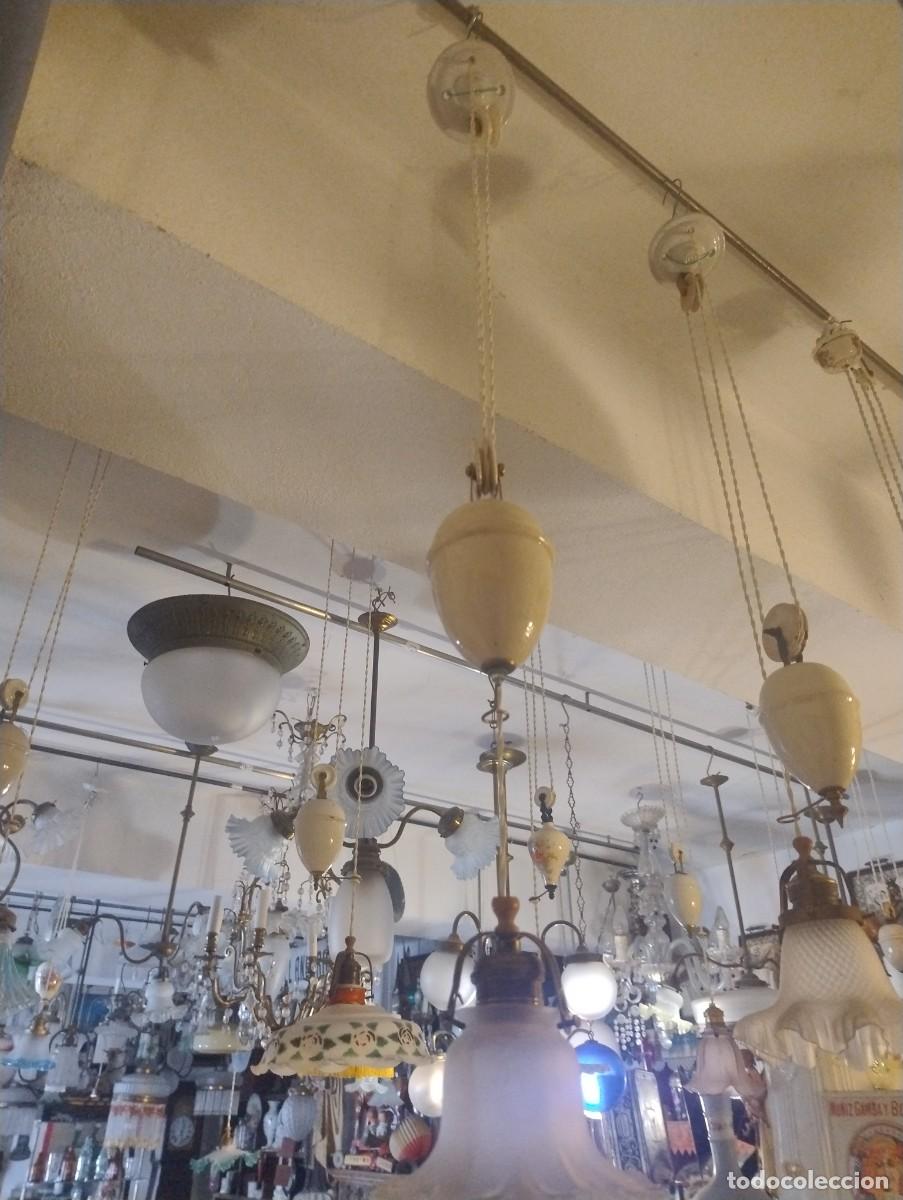 Antig&uuml;edades: Bonita l&aacute;mpara de contra peso y sube y baja tulipa antigua borde relieve Instalaci&oacute;n el&eacute;ctrica nueva