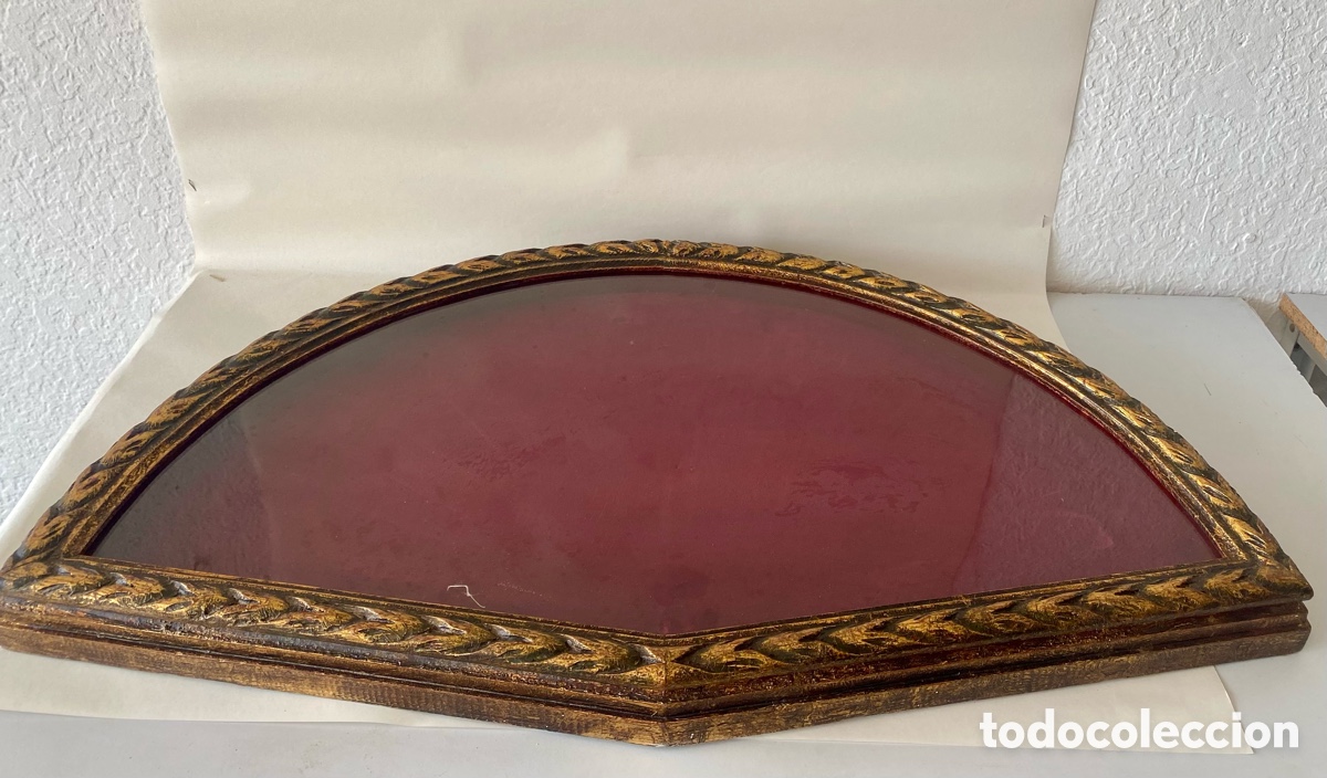 Antig&uuml;edades: Abaniquera de madera dorada de lis a&ntilde;os 40 Interior forrado terciopelo granate