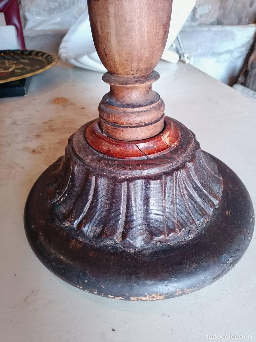 Antig&uuml;edades: Antiguo soporte vel&oacute;n madera labrada - Foto 3