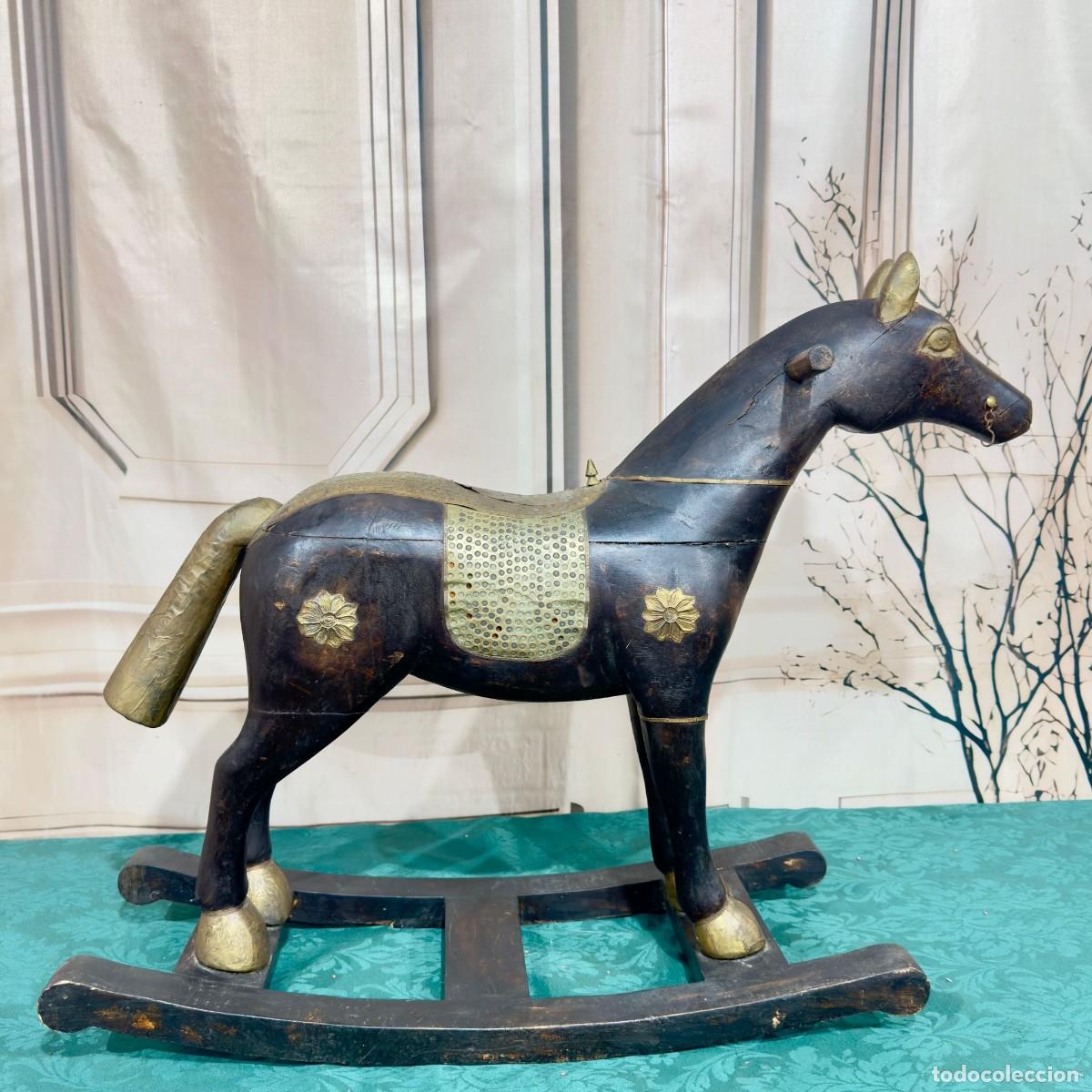 Antig&uuml;edades: Caballo balanc&iacute;n vintage de madera tallada a mano