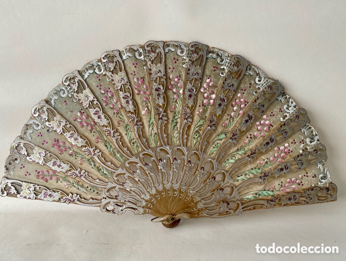 Antig&uuml;edades: Abanico modernista Art Nouveau varillaje madera plateada pa&iacute;s de tela tul pintado a mano