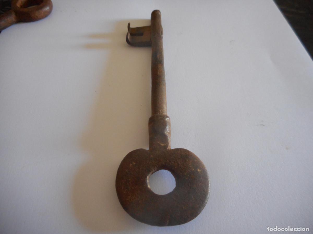 Antig&uuml;edades: antiguas llaves de forja y mango de cocina - Foto 2