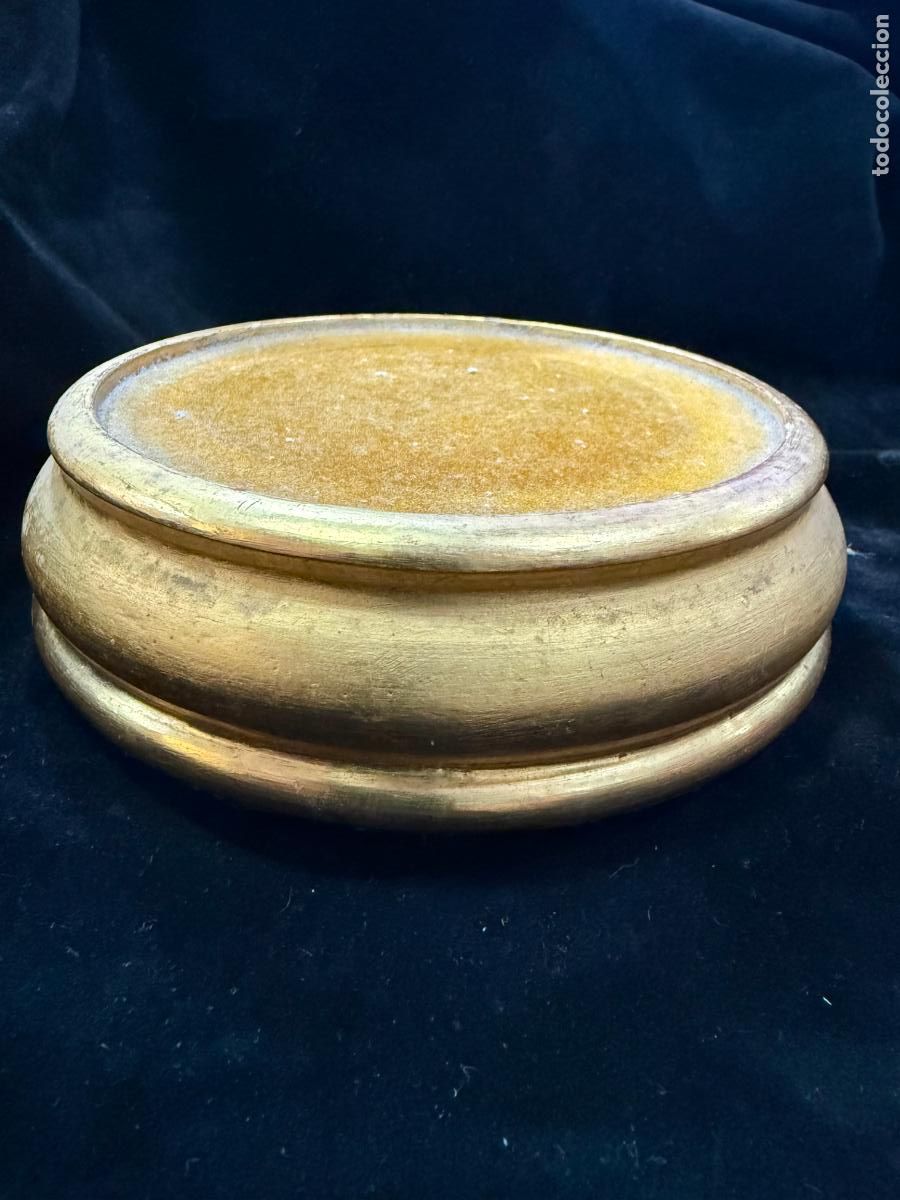 Antig&uuml;edades: ANTIGUA PEANA DE MADERA Y ORO FINO - MEDIDA 15X4 CM Y BASE 12,5 CM - RELIGIOSO