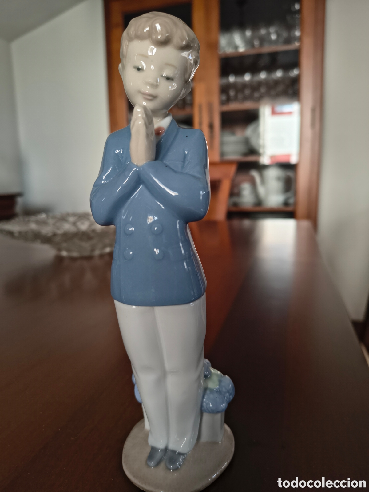 Antig&uuml;edades: Ni&ntilde;o de comuni&oacute;n de porcelana. Nao