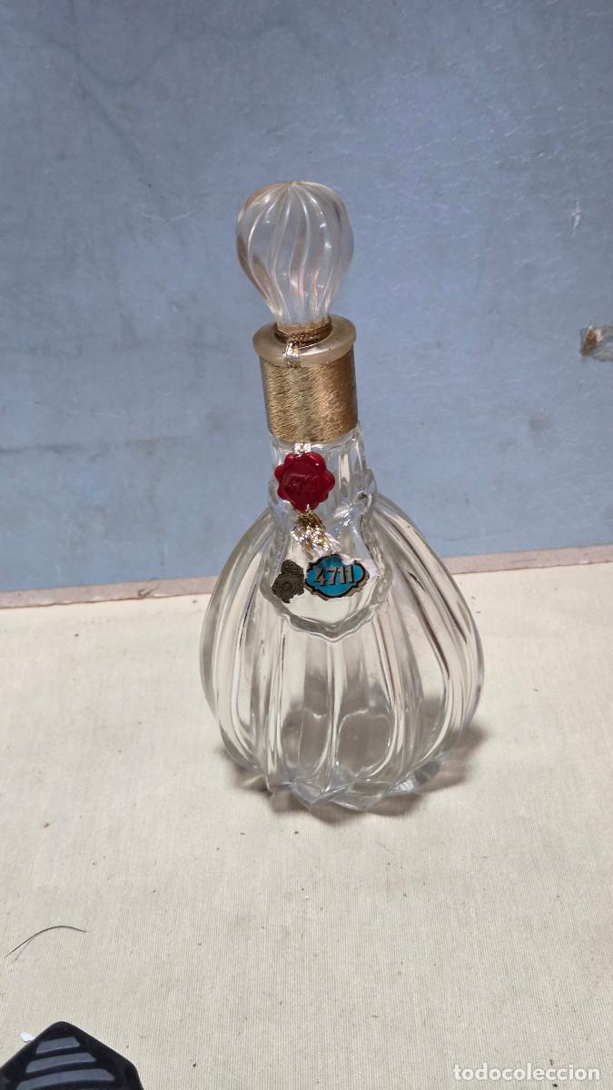 Antig&uuml;edades: botella de licor antigua