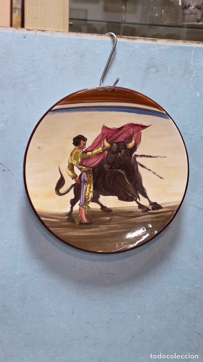 Antig&uuml;edades: plato de ceramica de tauromaquia