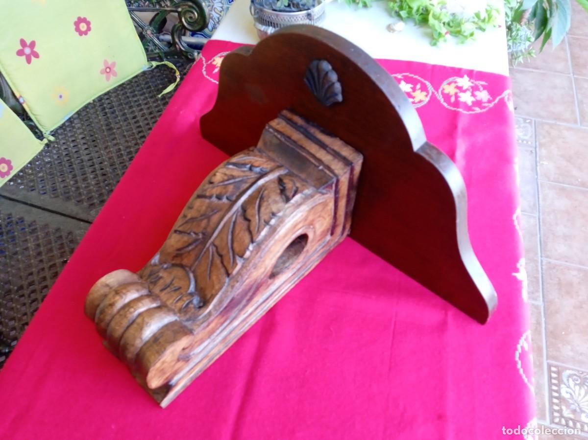 Antig&uuml;edades: M&eacute;nsula Repisa Peana de madera para figura