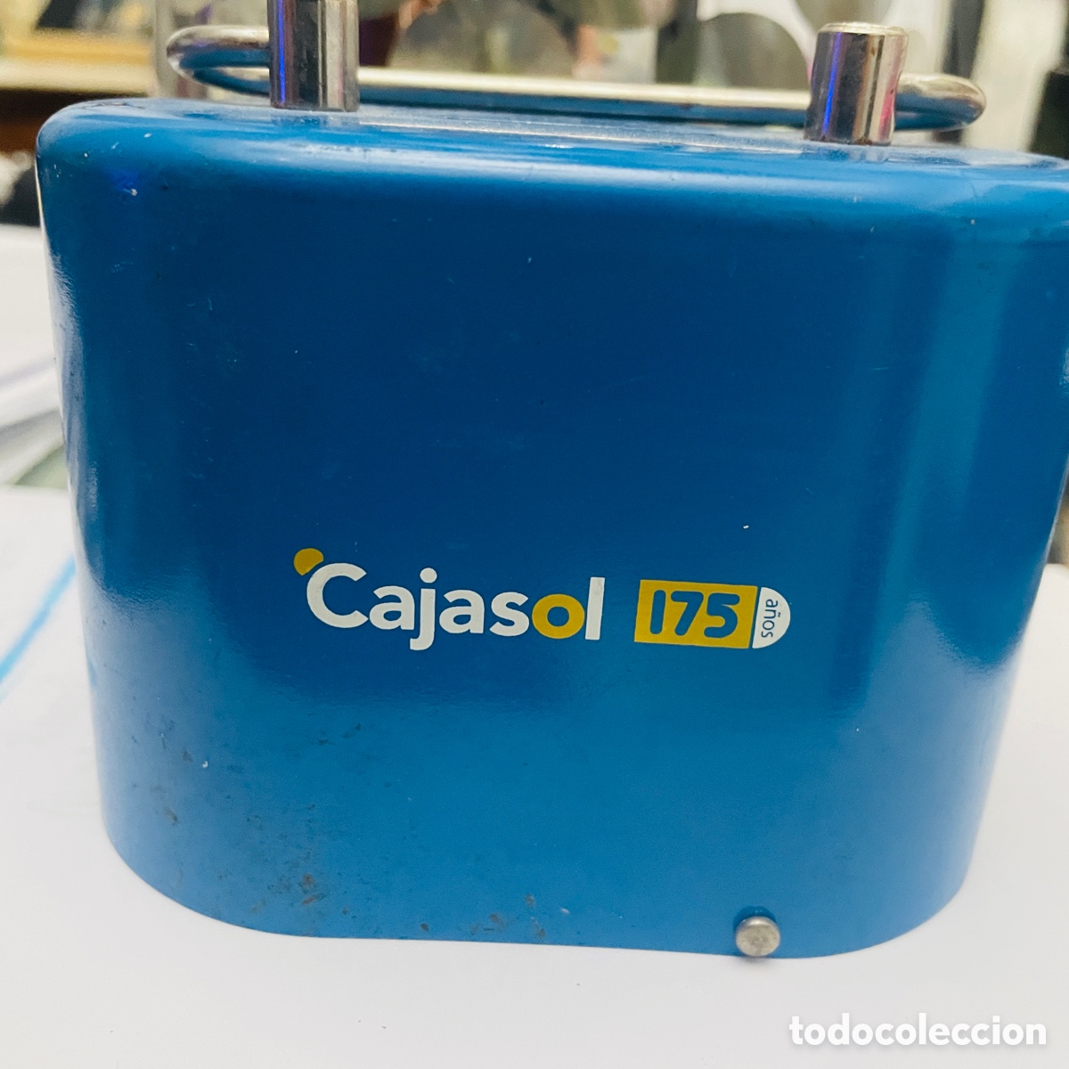 Antig&uuml;edades: Hucha met&aacute;lica vintage Cajasol 175 a&ntilde;os &ndash; pieza de coleccionista
